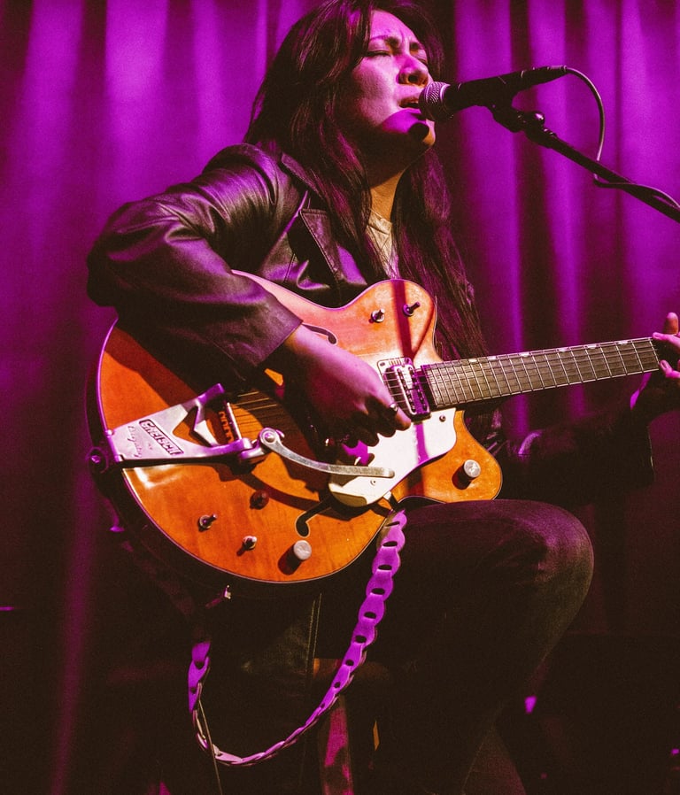professional singer and artist, lo barnes, performing. she leads a singing course in margate.