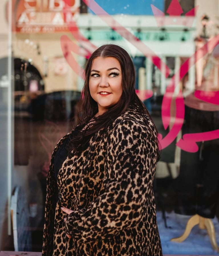 Helena Thompson Author and YouTube Content Creator
