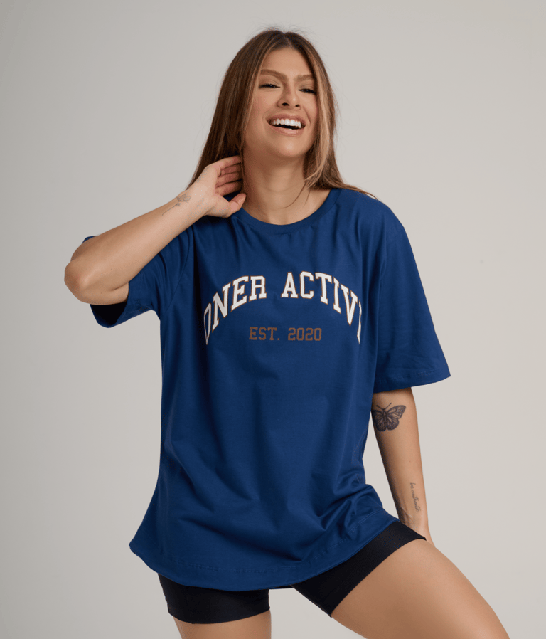 Camisa feminina oversized para academia