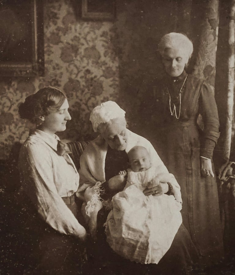 A constelação revela os padrões que liga você à história da sua família.