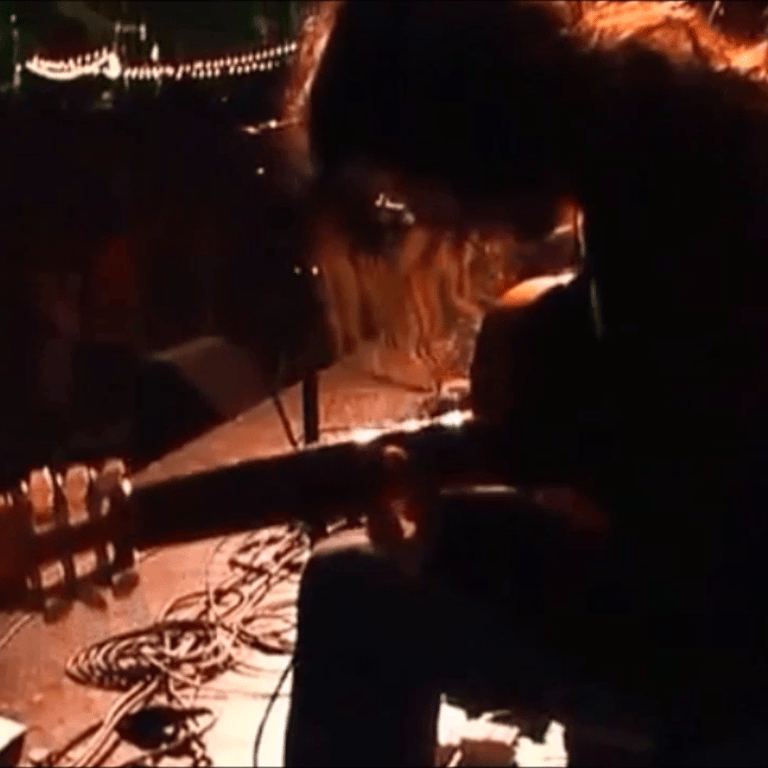 Paco Lomeña en un festival con Ojos de Brujo