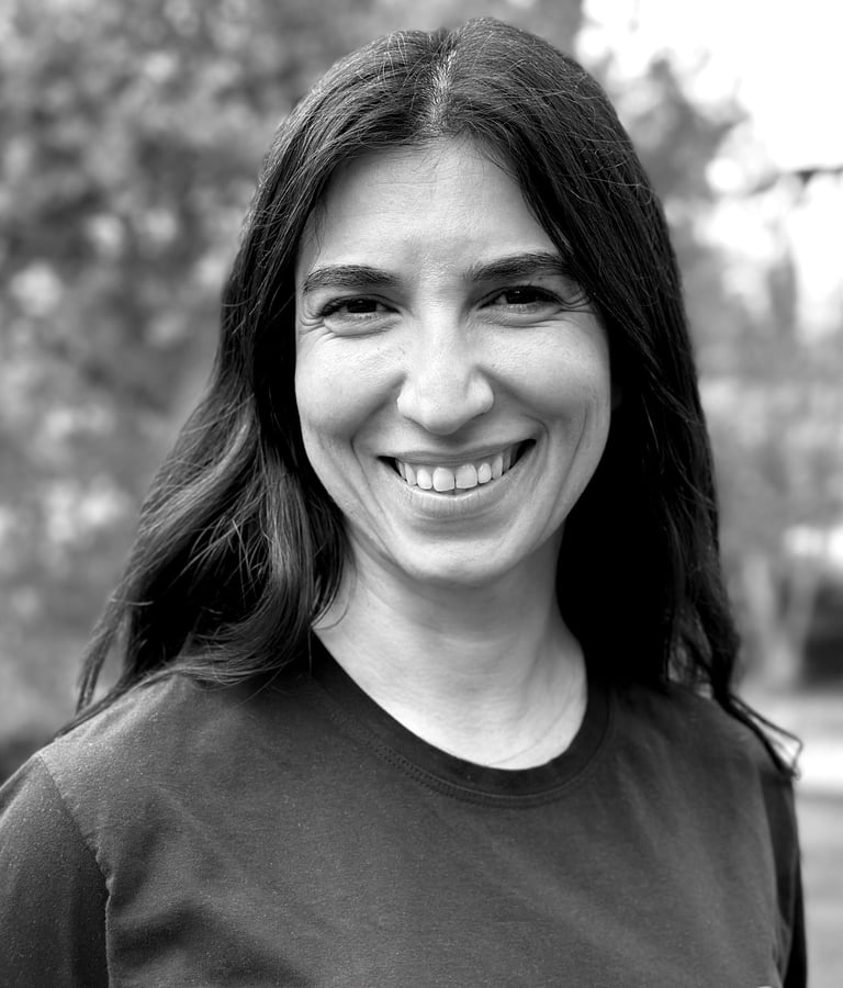 Bilge Demirkazan Tai Ji Qi Gong instructor of WDP Turkey, smiling outdoors in black shirt