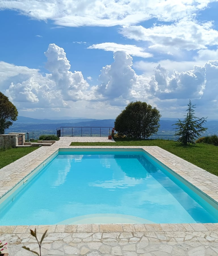 destination wedding villa with pool in Umbria
