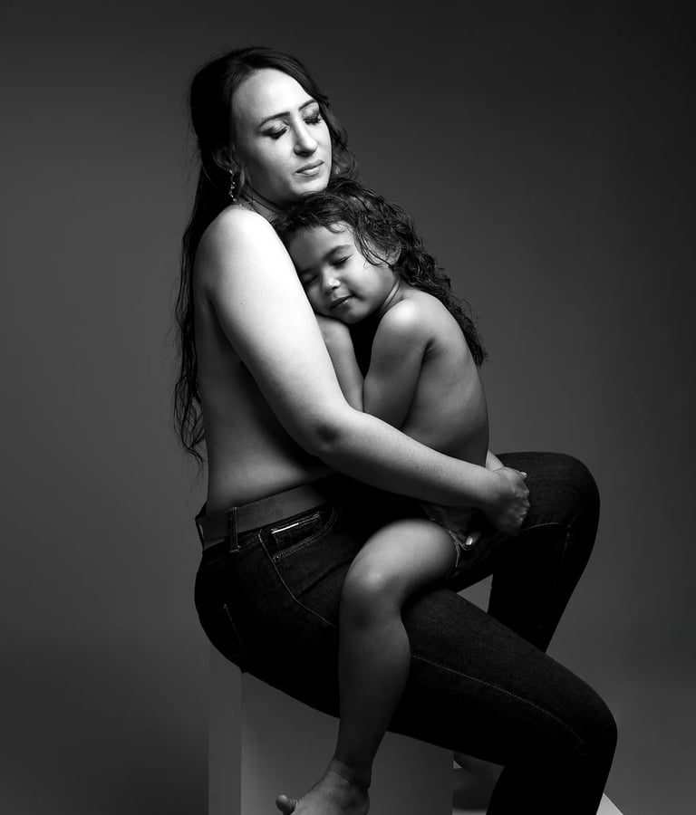 un mere et sa fille en seance photo studio