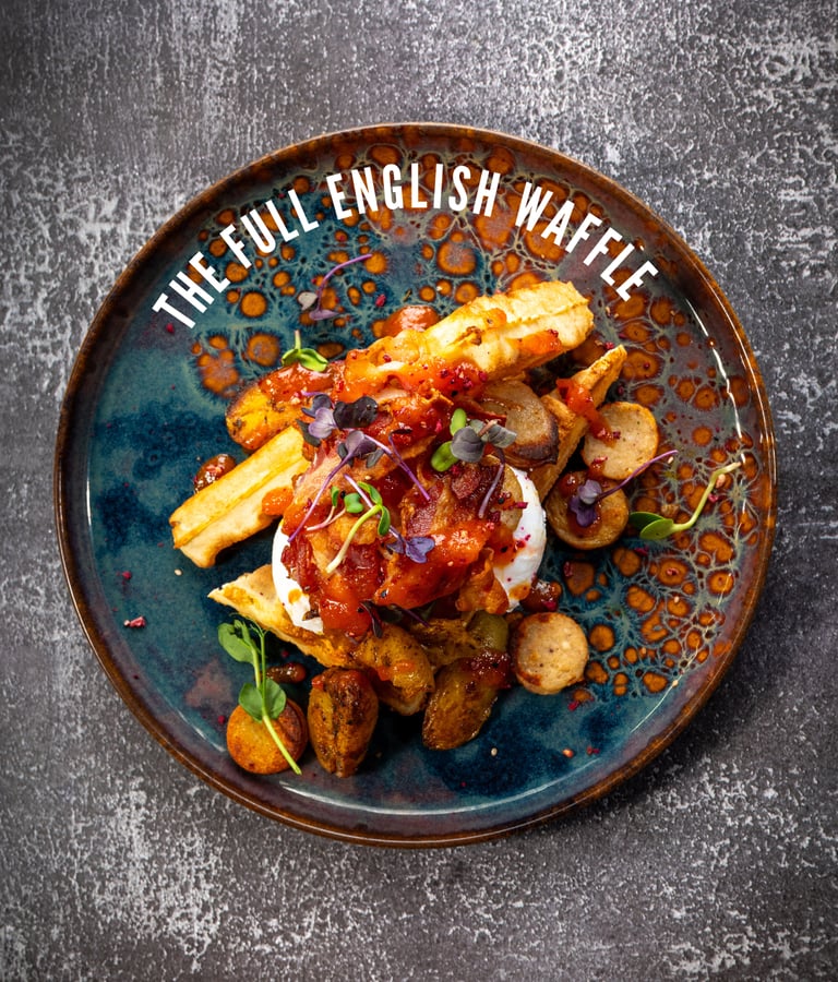 The Full English Waffle: hartige wafel met ei, spek en krieltjes bij Krunch Gent