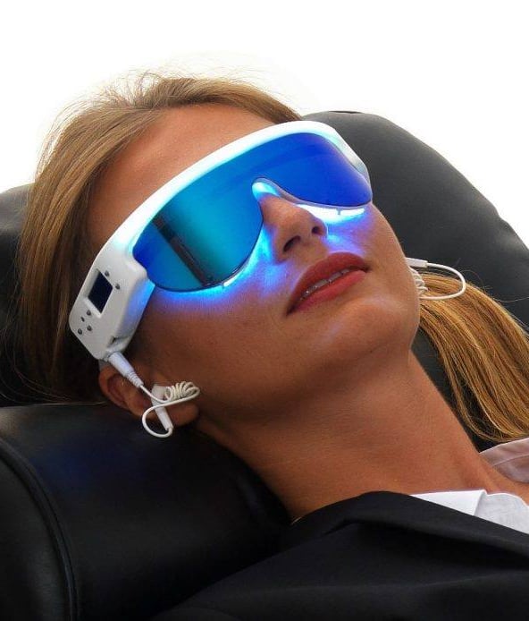 Femme Cadre se relaxant au travail Evacuer le Stress