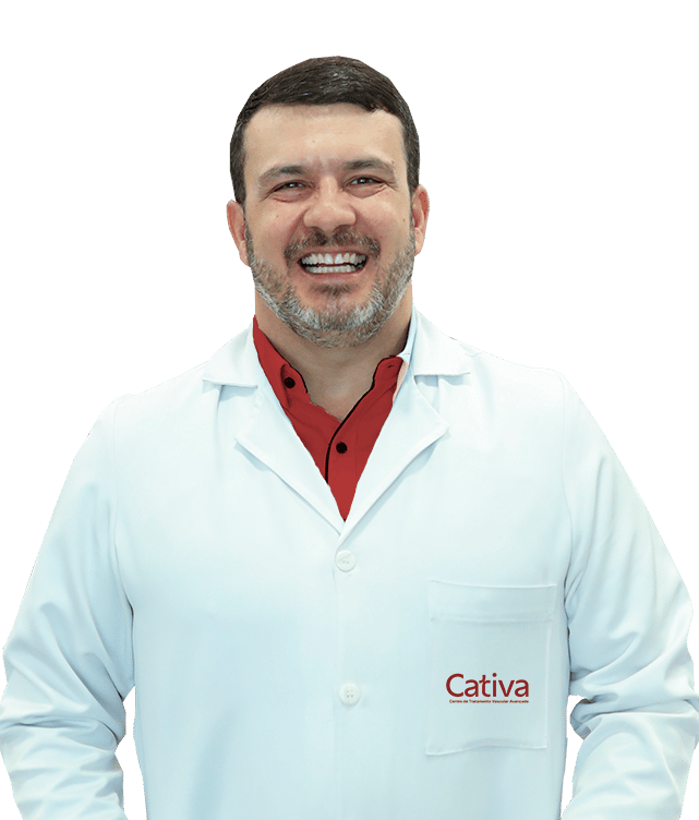 Médito sorrindo de jaleco