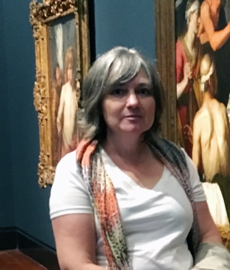 Hi. I’m Teena. I’m an artist who loves to paint colourful paintings to inspire hope.  