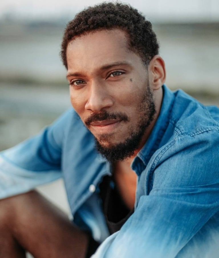 Personal photoshoot by the beach in Rotterdam. Portrait captured by Urte Foto