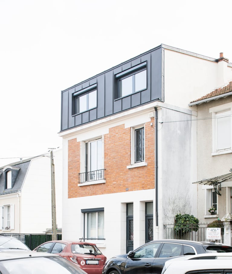 Surelevation of a house with zinc