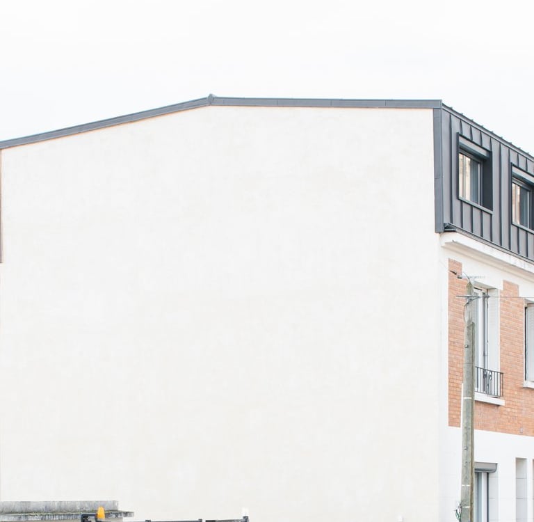 Surelevation of a house with zinc