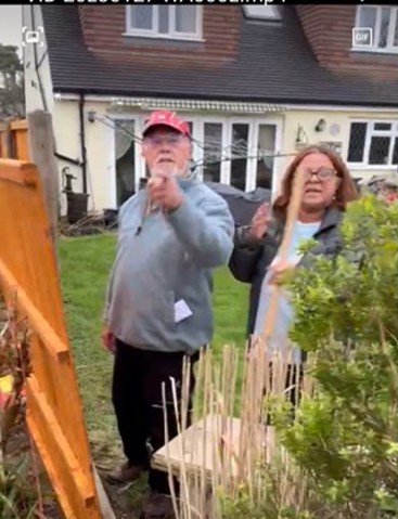 www.truthincontext.co.uk Murray and Rosa Bell not watching CCTV in Australia. At fence repositioning