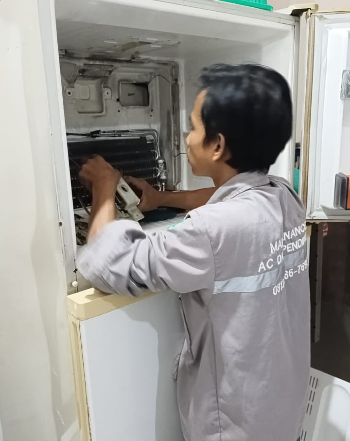 service lemari es surabaya