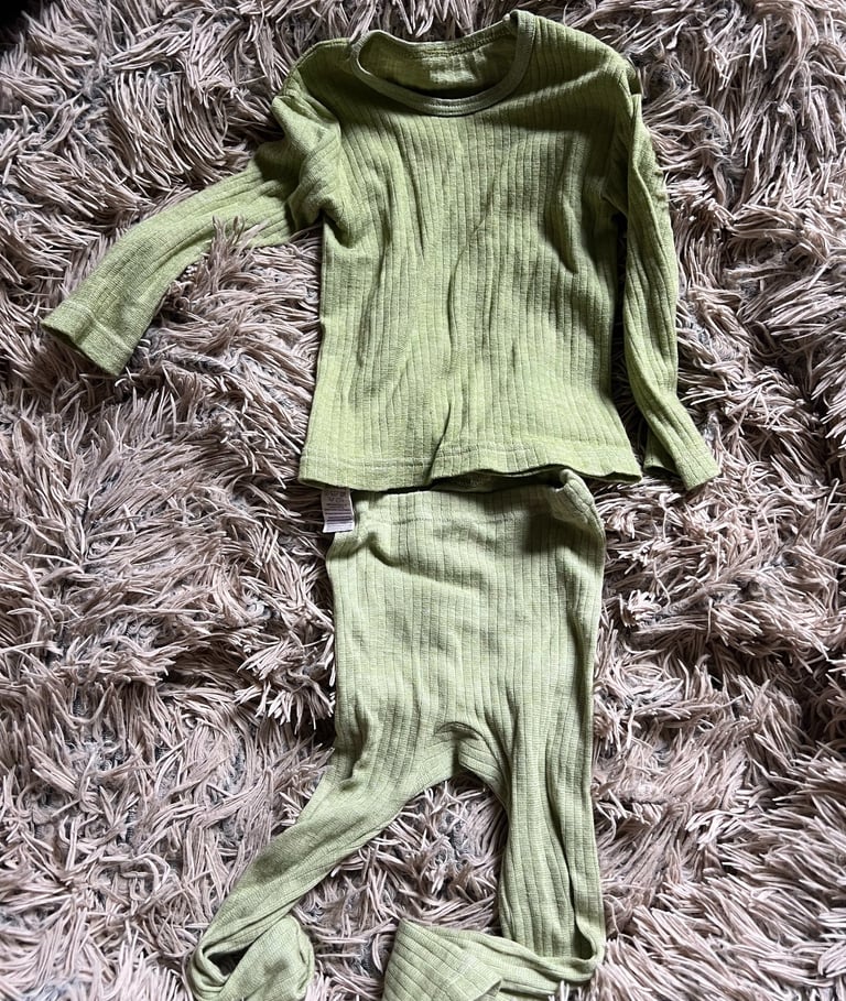 Organic kids’ clothing set – soft green ribbed wool base layer for toddlers, breathable natural fabric alternative to cotton,