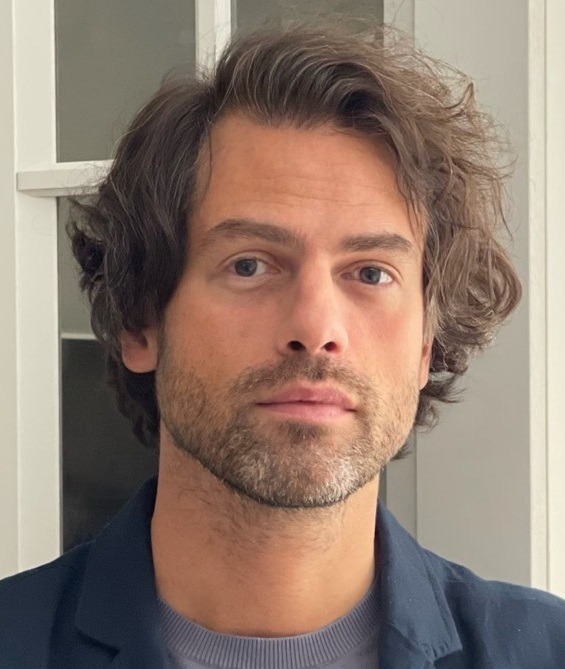 Portrait of Charles, French language tutor for online lessons