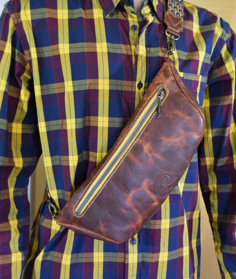 Cross-Body Tasche mit edlem Pull-Up Rindsleder. Handarbeit vom Leder Loho aus Angelbachtal