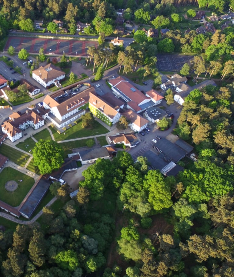 İngiltere'deki Down House Global Academy'nin yerleşkesi