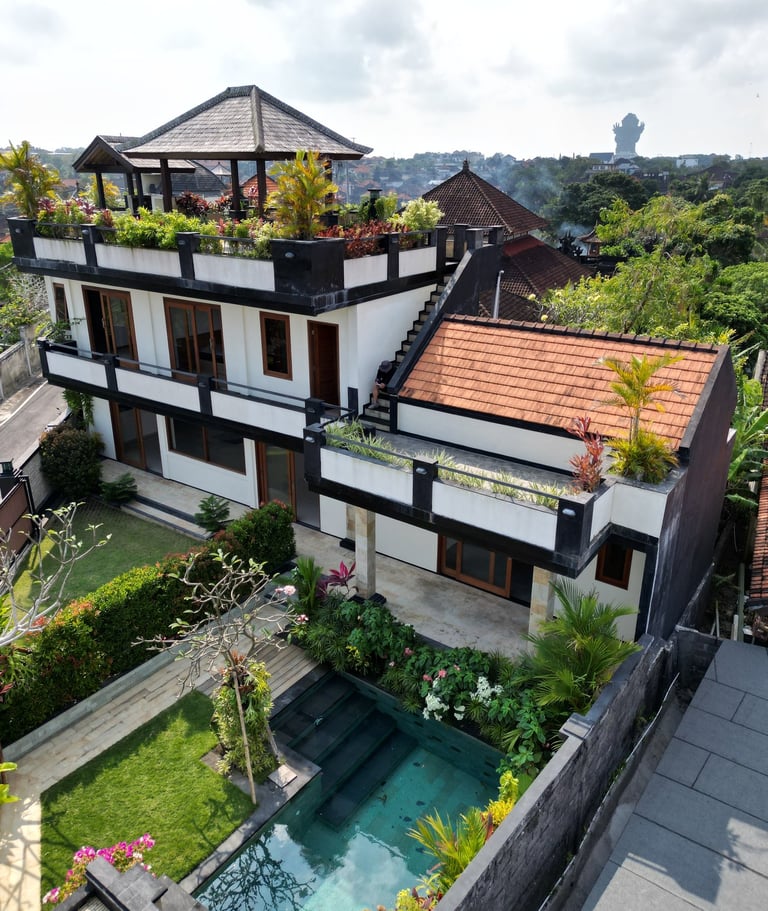 乌加三山顶 360° 全景别墅外观——享有海景与私密性的高端房产