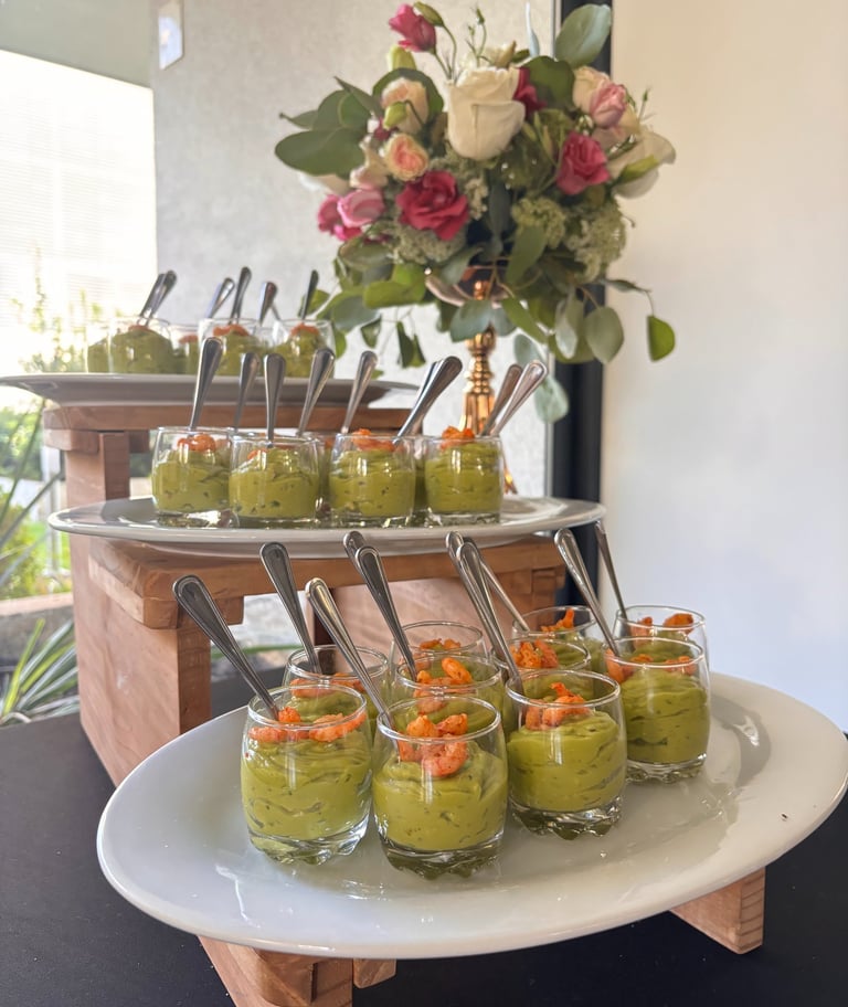 Guacamole con camarón salteado