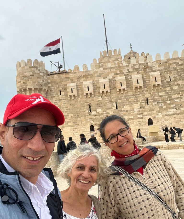 Paseo de un día en Alejandría, la Ciudadela de Qaitbay durante un viaje a Egipto con Hadi, guía egiptólogo que habla español