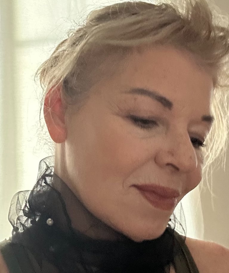 psychic woman & artist creator of I Am One tarot deck Maya Britan