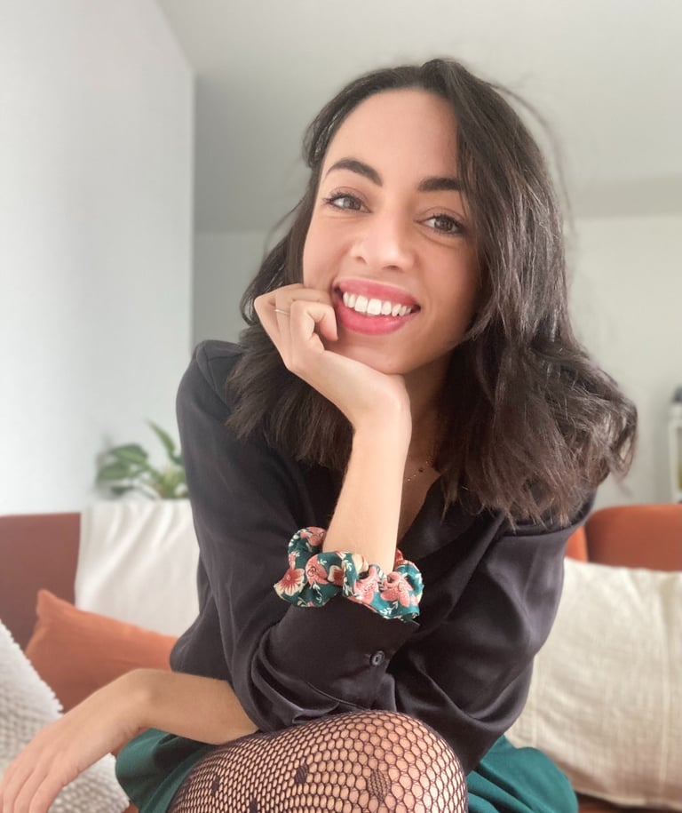 a picture of a woman