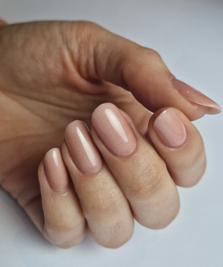 Manucure russe avec gainage