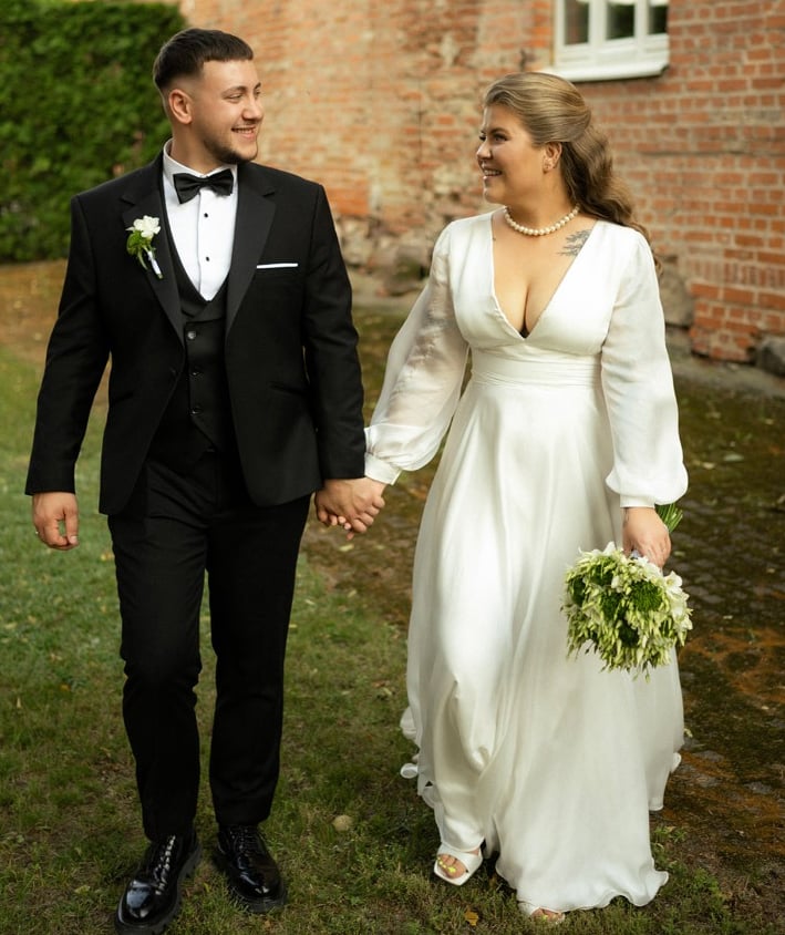 jaunieji eina susikibe