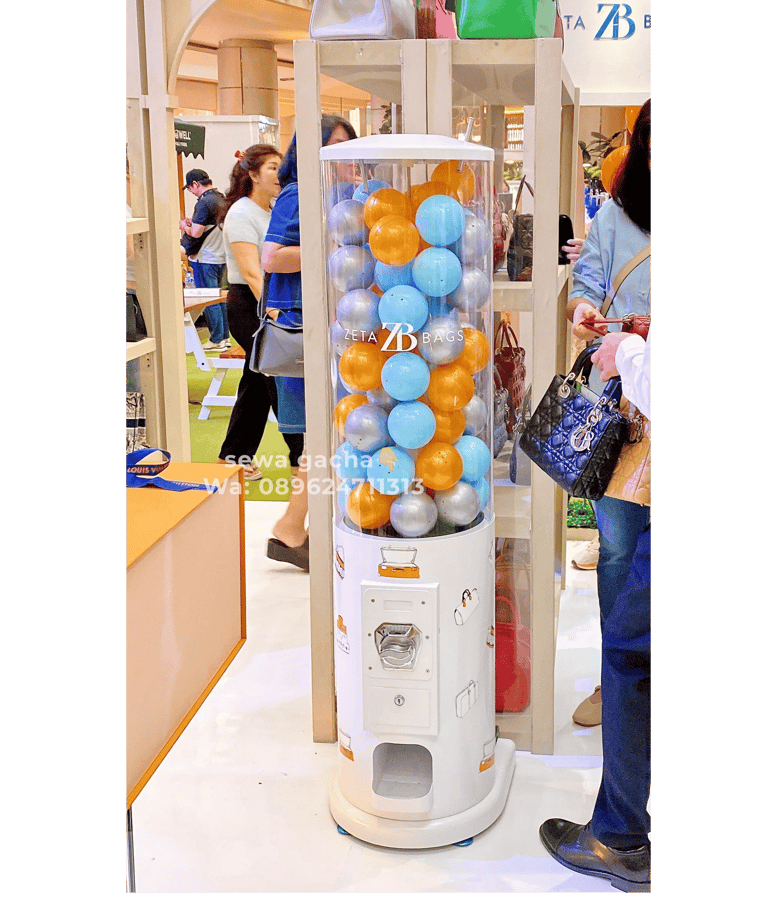 sewa mesin gacha small putih di PIK Avenue