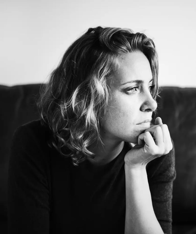 Femme qui pleure et est en dépression. soigner la depression avec un magnetiseur à Nantes