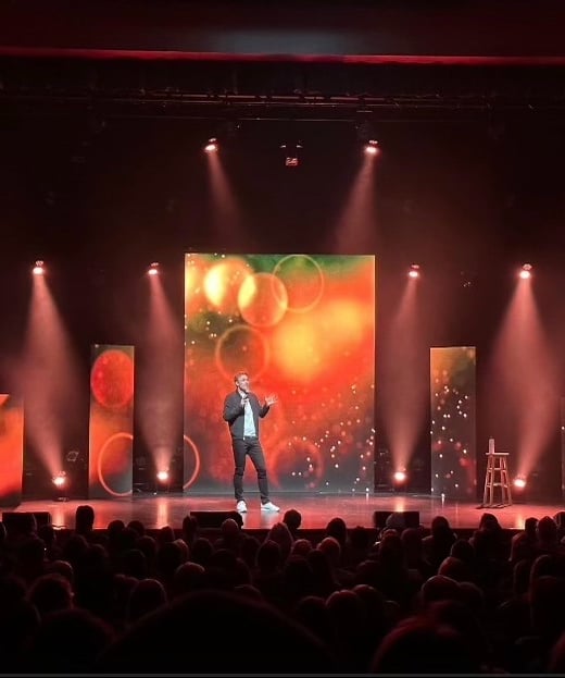 Stage with light and a person who talk to the crowd