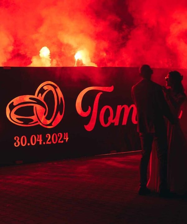 atrakcja weselna z imionami nowożeńców pirotechnika pirobaner
