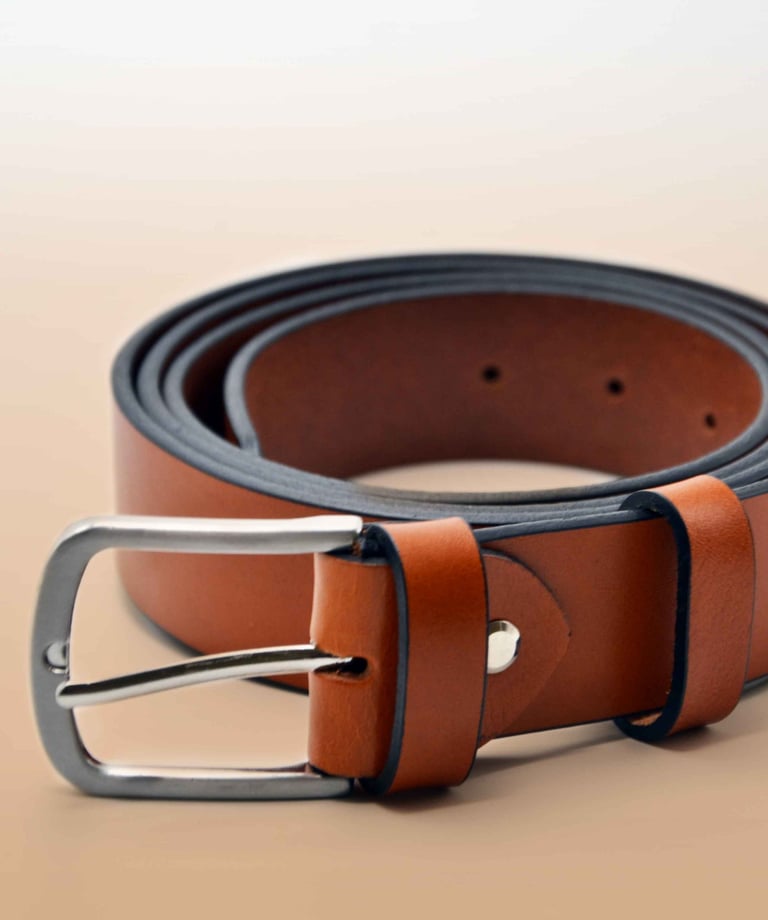 Men’s leather belts manufactured in Spain for wholesale and private-label clients