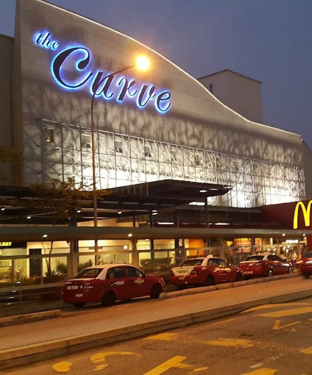 THE CURVE MALL