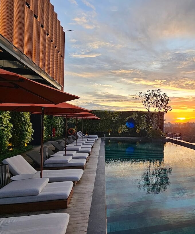 artyzen-singapore-rooftop-pool-sunset