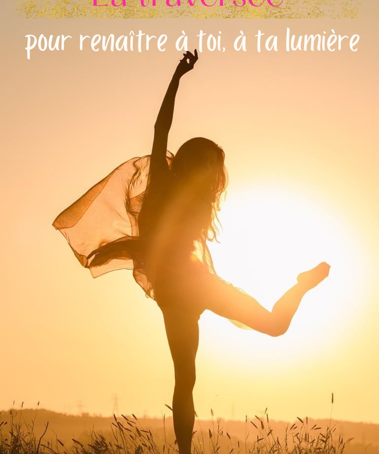 La traversée pour renaitre à toi, à ta lumière. Femme qui danse dans l'Or du soleil