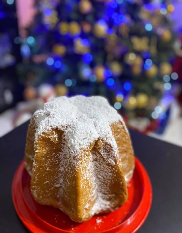 italian pandoro