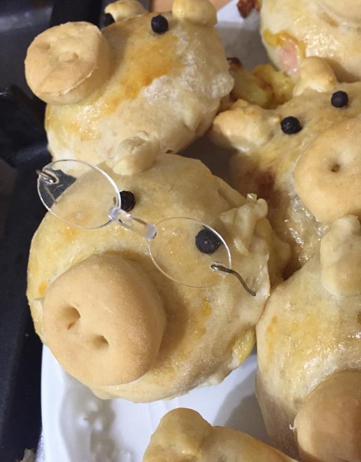 a plate of food with a piggy head in it