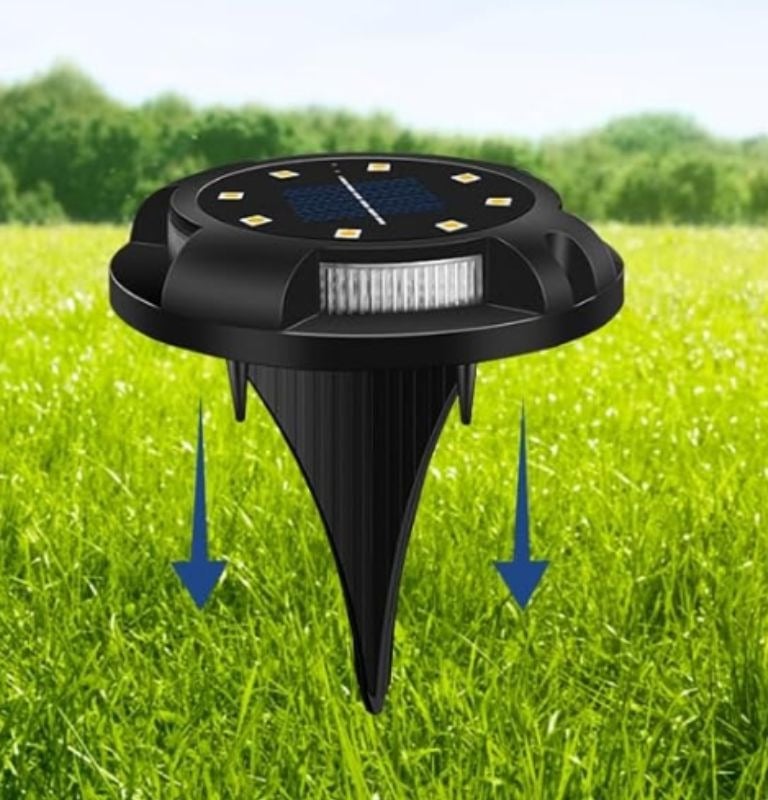 luz solar LED negra instalada en jardín (Pack 4)