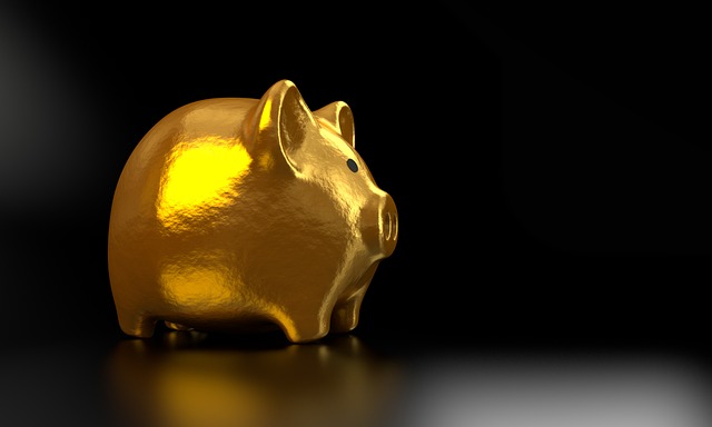 gold piggy bank for saving money for retirement
