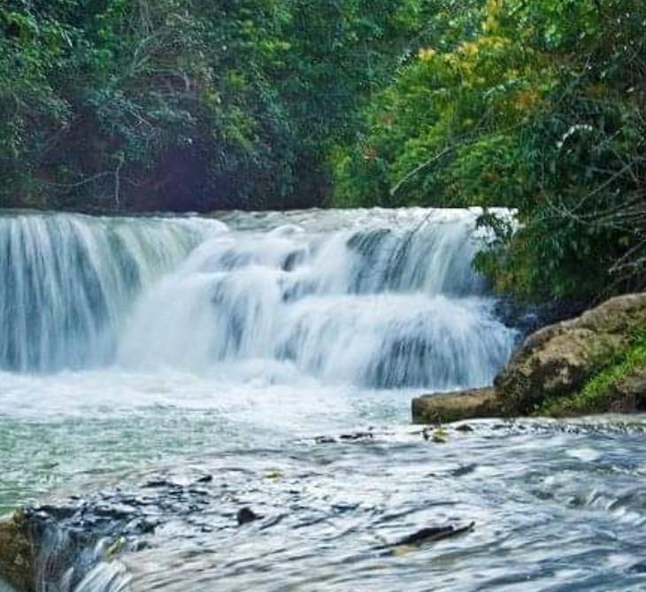 Río en Hato Mayor, República Dominicana, un destino con belleza caribeña y rural