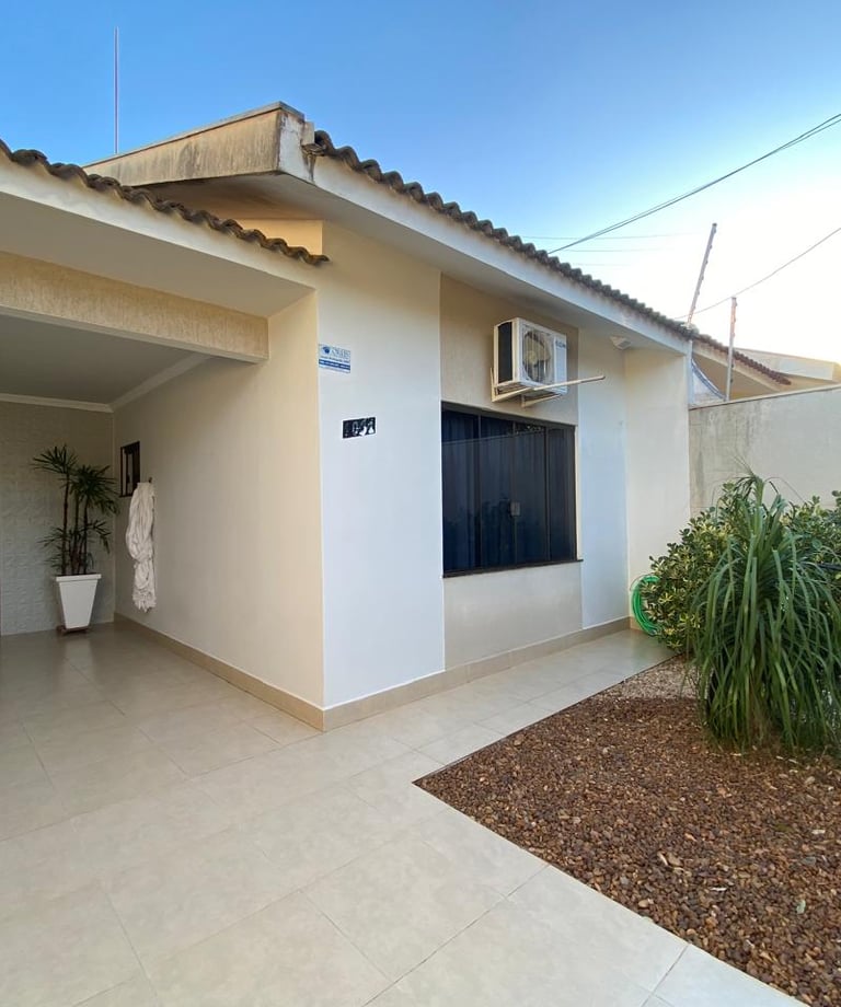 Casa à venda no Residencial Tuiuti, totalmente planejada para oferecer estilo e conforto.