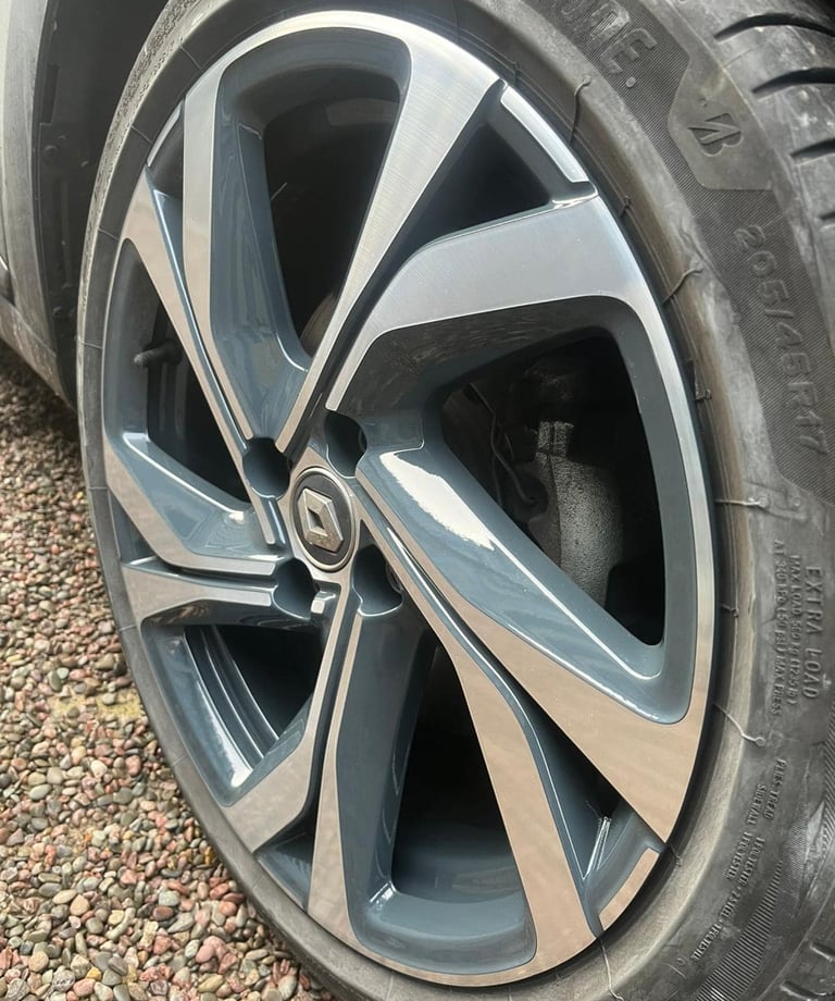 Precision diamond cut finish on alloy wheels