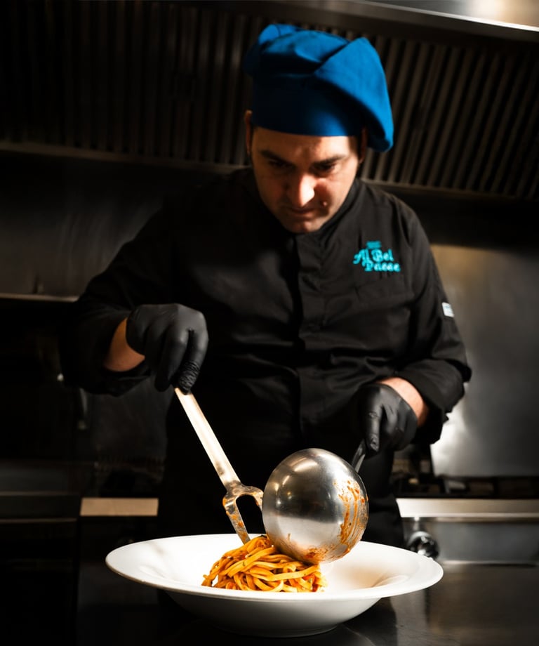 chef Vito Amodio impiatta il tagliolino allo scampone