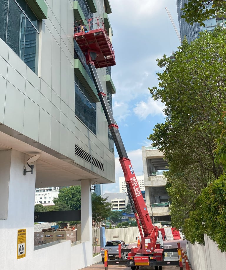 Super Deck Skylift_Glass Panel Installation