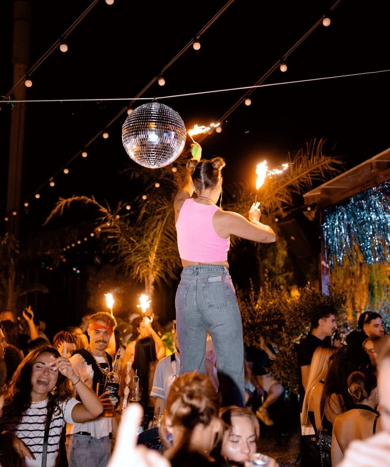 2000'S Party at Restaurant et bar Les Jardins de Beo à Canet-en-Roussillon