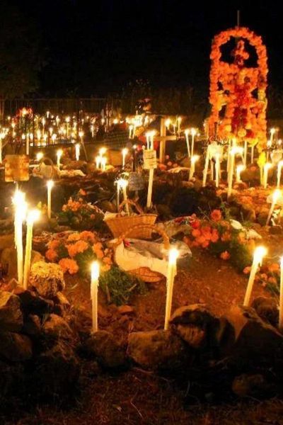 Panteon de Tzurumutaro - Tour noche de muertos saliendo de morelia