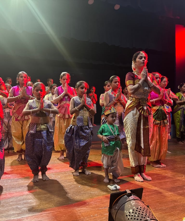 Kalpangan_team_Praising_lord_natraj_before_performance