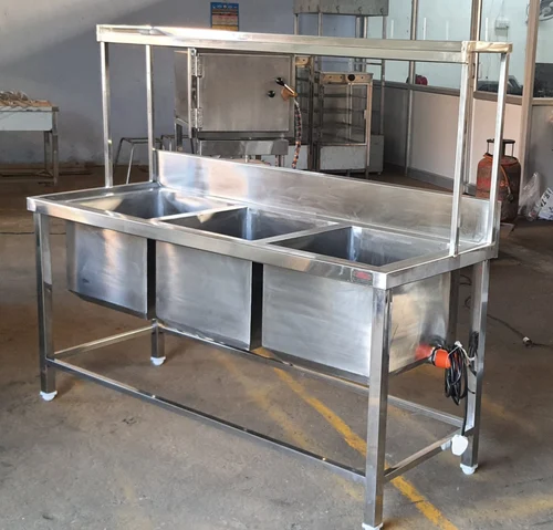 una mesa industrial de cocina
