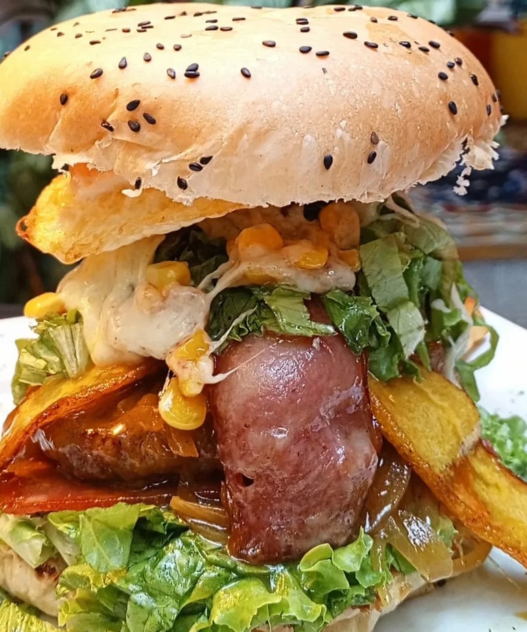 Hamburguesa en Café Antaños Montenegro Quindío